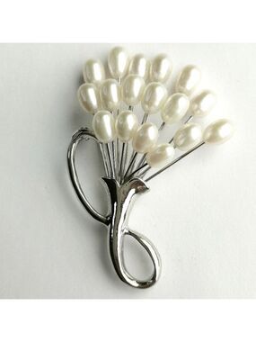 Vintage White Cultured Freshwater Pearl bouquet Brooch Pin in silver